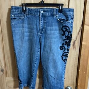 White House Black Market Mid-Rise Women's Capris with Black Embroidery